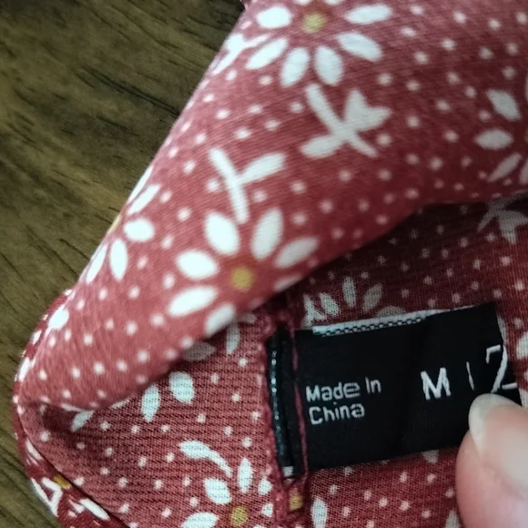 Red Floral Mini Dress Size Medium: M, 6 (V-Neck, Side Gathered, Zaful, Burgundy) - Picture 6 of 7